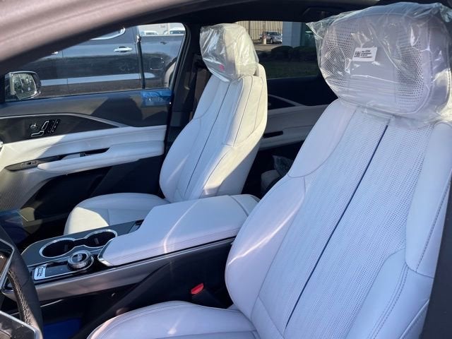 2025 Cadillac LYRIQ Luxury 3