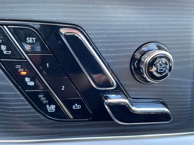 2025 Cadillac LYRIQ Luxury 3