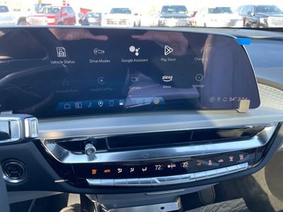 2025 Cadillac LYRIQ Luxury 3