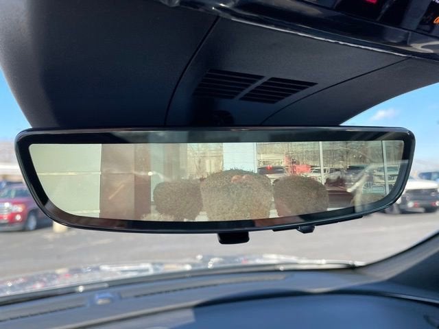 2025 Cadillac LYRIQ Luxury 3