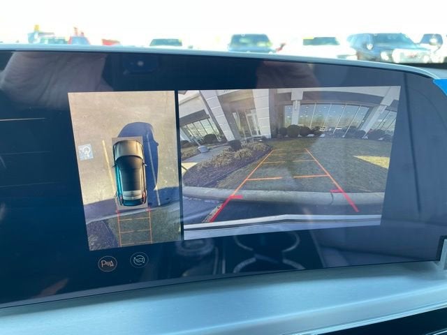 2025 Cadillac LYRIQ Luxury 3