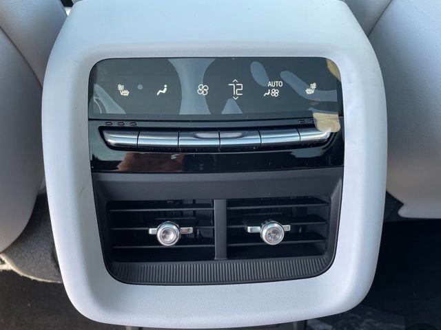 2025 Cadillac LYRIQ Luxury 3