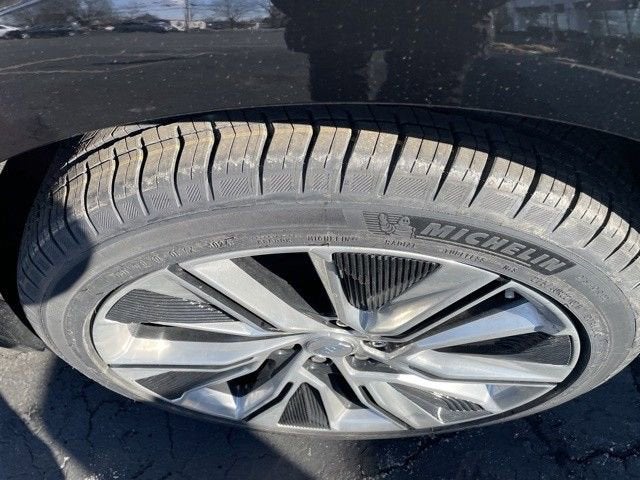 2025 Cadillac LYRIQ Luxury 3