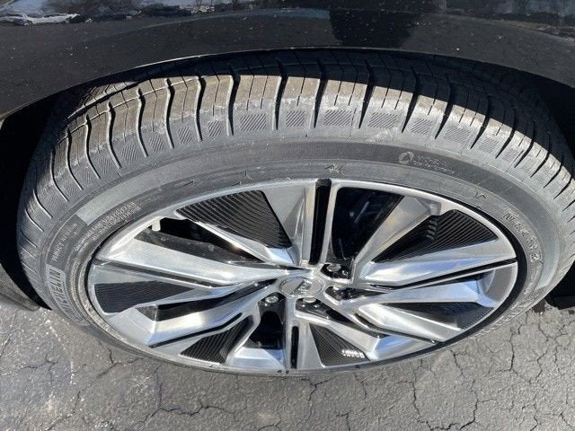 2025 Cadillac LYRIQ Luxury 3