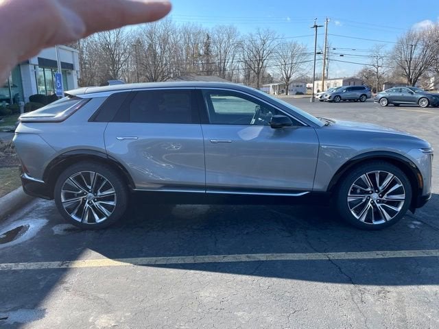 2025 Cadillac LYRIQ Luxury 3