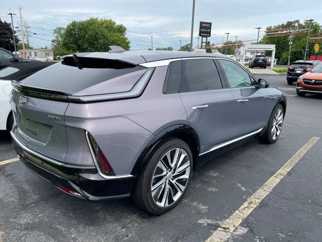 2025 Cadillac LYRIQ Luxury 3