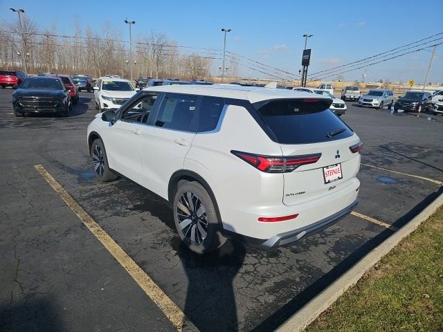 2025 Mitsubishi Outlander SE