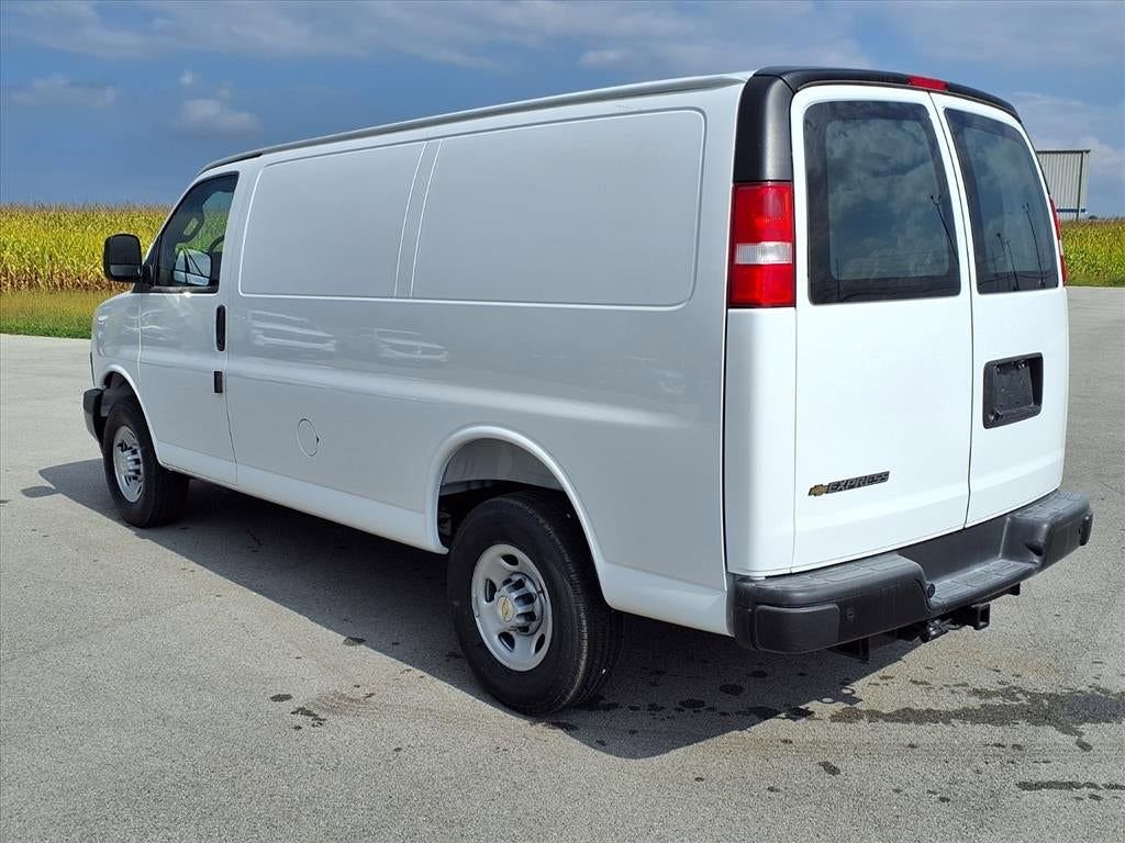 2025 Chevrolet Express Cargo 3500 WT