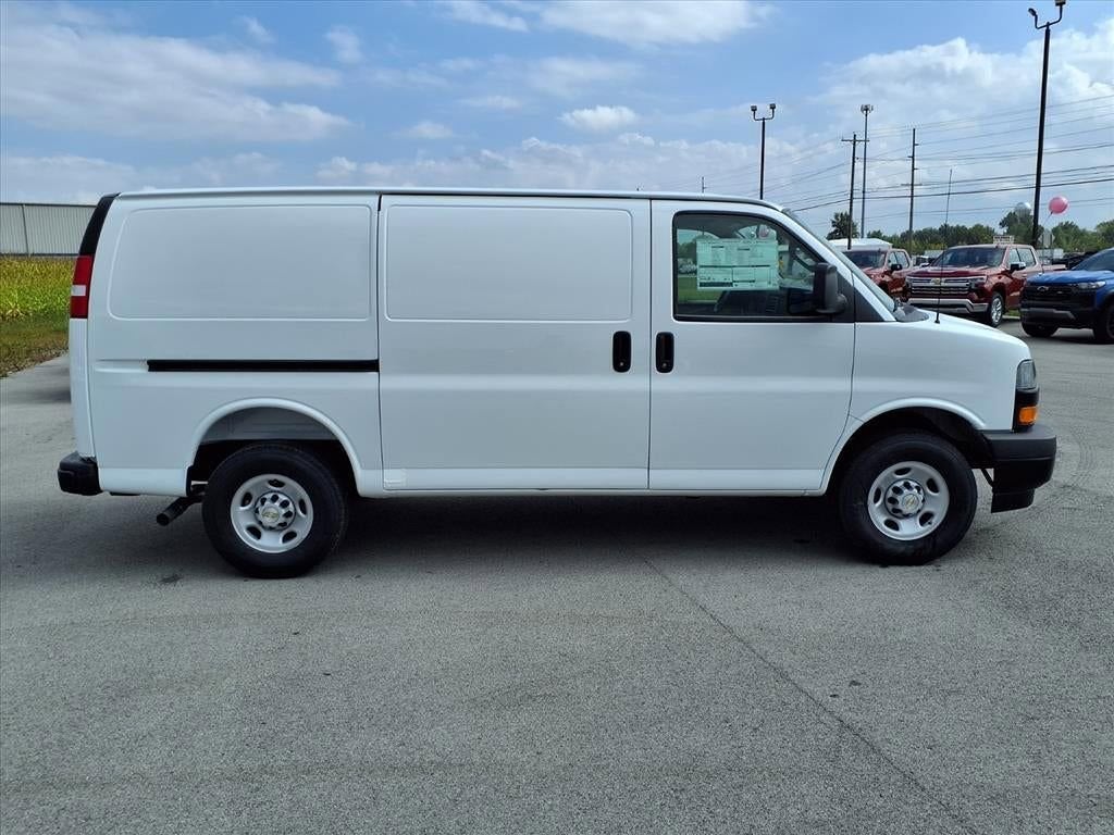 2025 Chevrolet Express Cargo 3500 WT