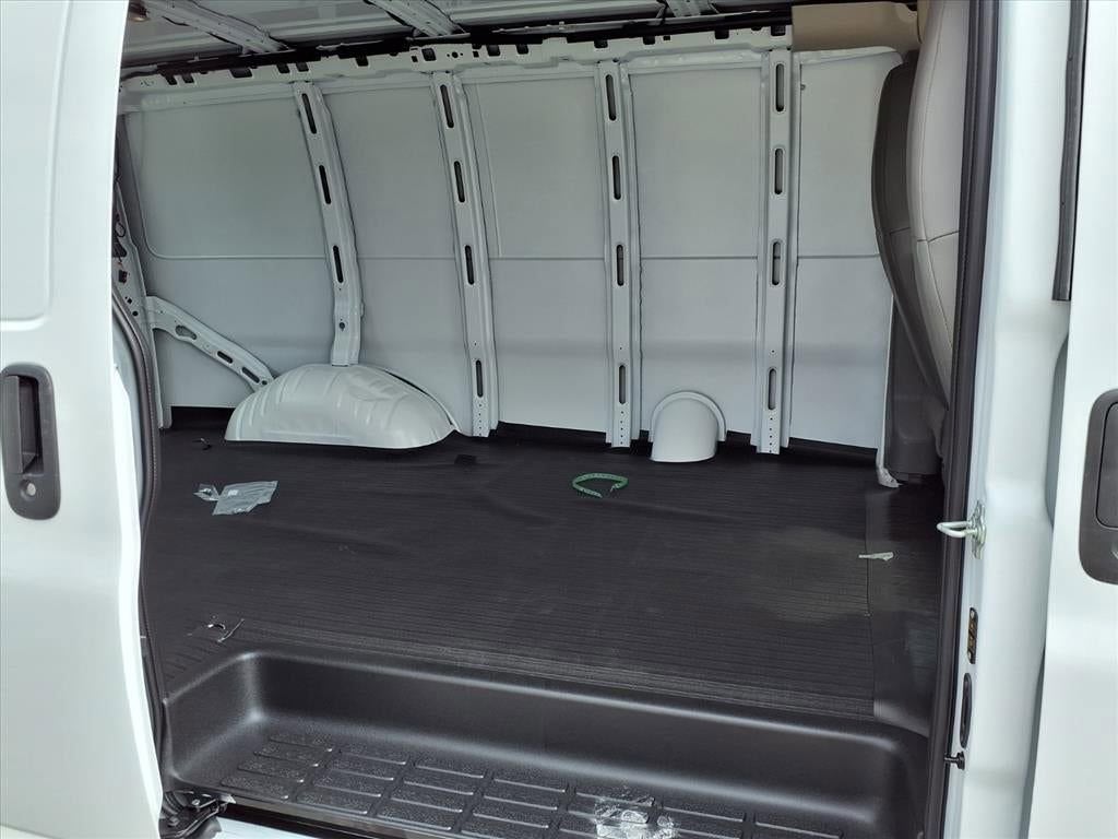 2025 Chevrolet Express Cargo 3500 WT
