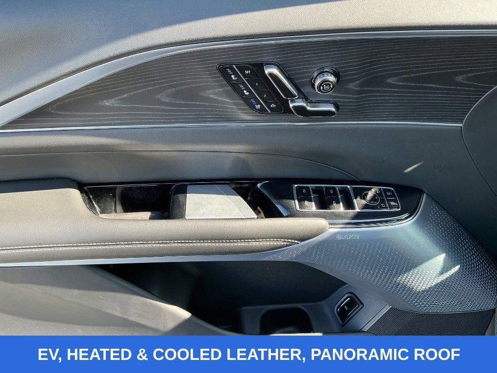 2024 Cadillac LYRIQ Luxury 2