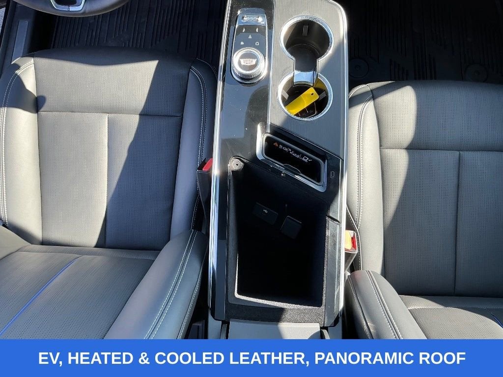 2024 Cadillac LYRIQ Luxury 2