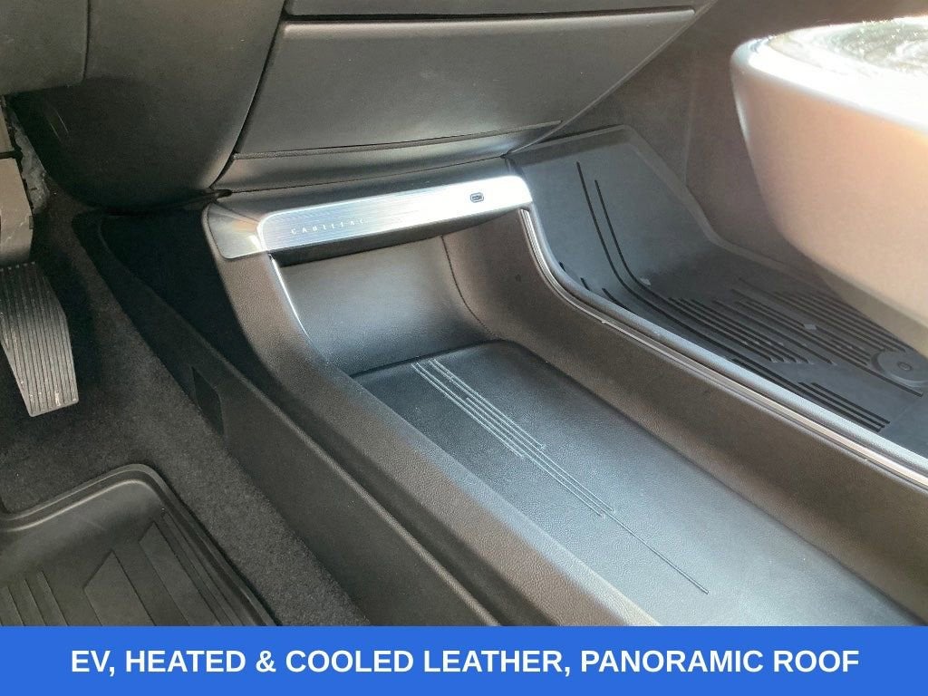 2024 Cadillac LYRIQ Luxury 2