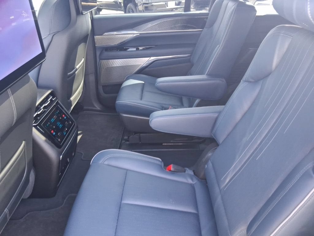 2025 Cadillac ESCALADE IQ Sport 2