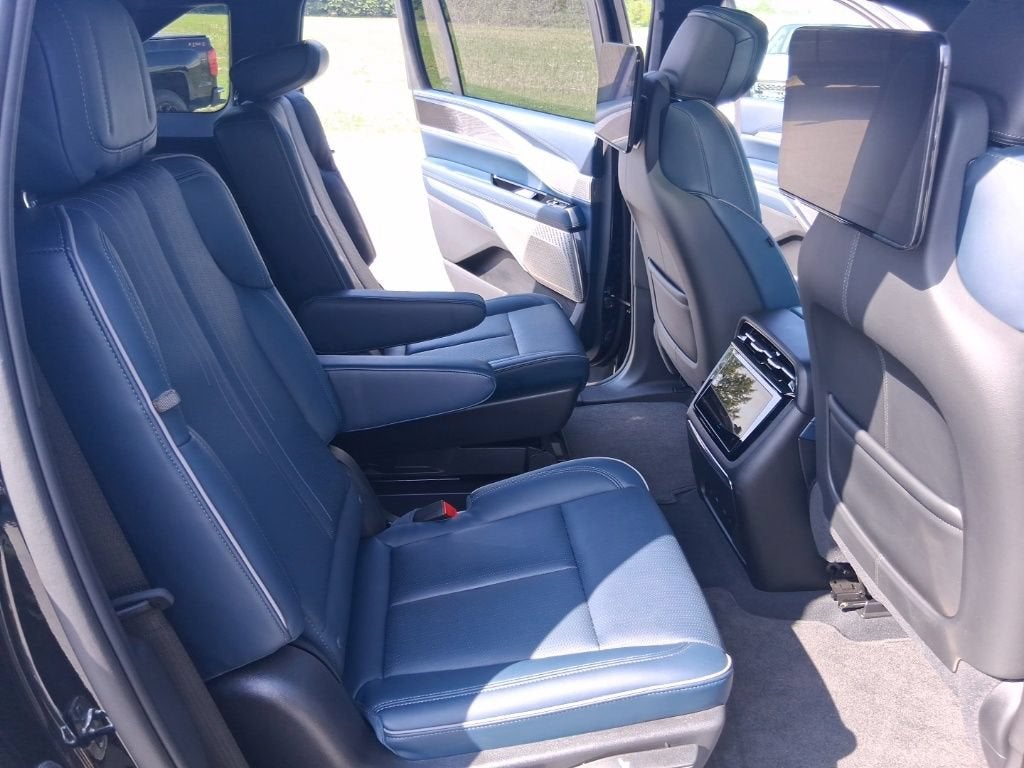 2025 Cadillac ESCALADE IQ Sport 2