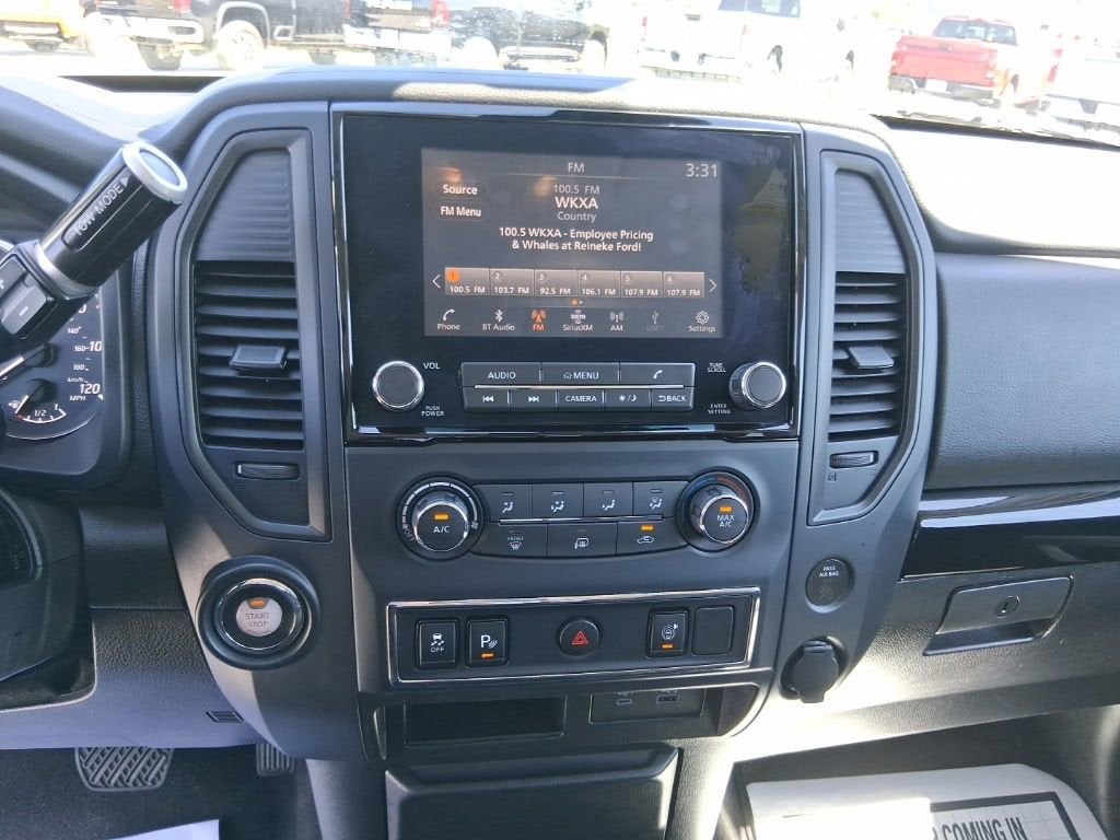 2022 Nissan Titan SV