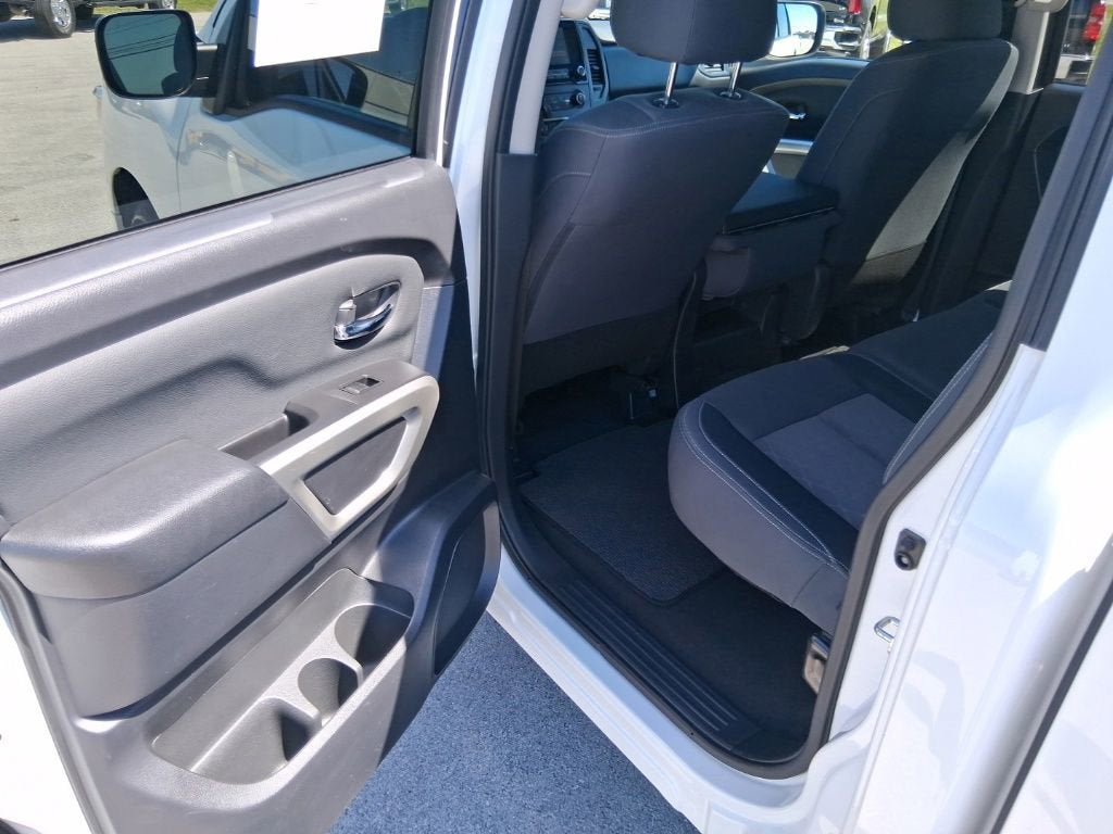 2022 Nissan Titan SV