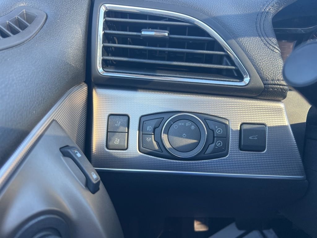 2011 Lincoln MKX Base