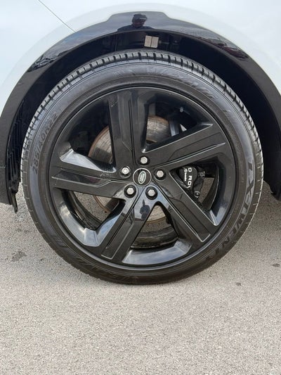 2023 Land Rover Discovery Metropolitan Edition