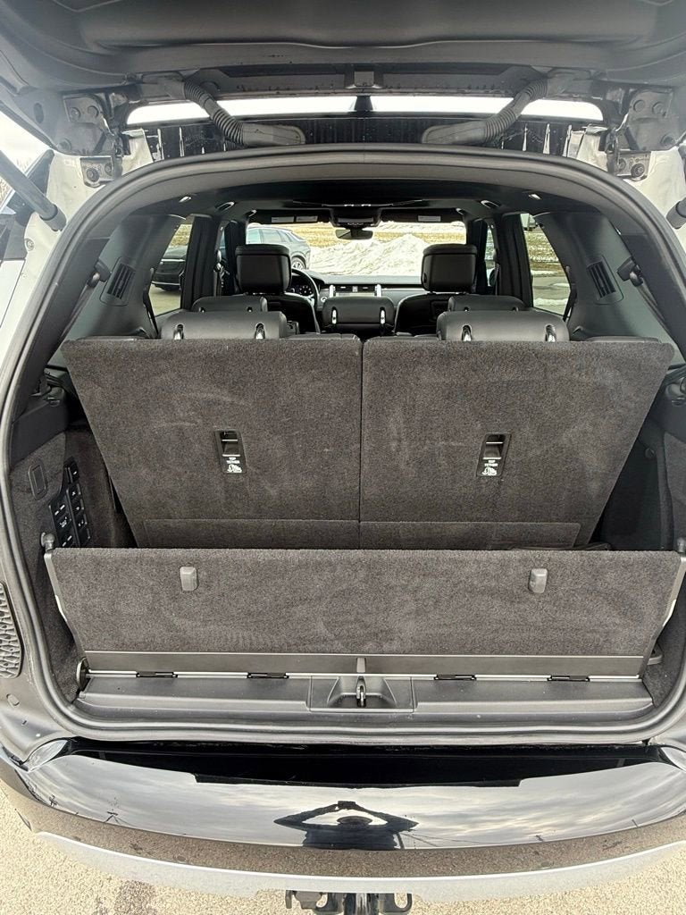 2023 Land Rover Discovery Metropolitan Edition