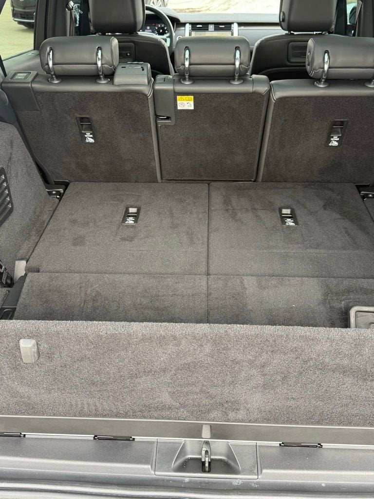 2023 Land Rover Discovery Metropolitan Edition