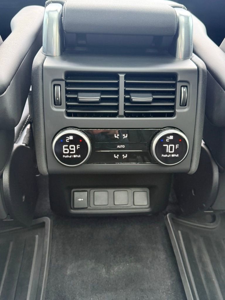 2023 Land Rover Discovery Metropolitan Edition