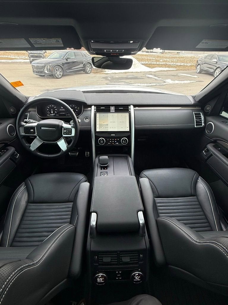 2023 Land Rover Discovery Metropolitan Edition