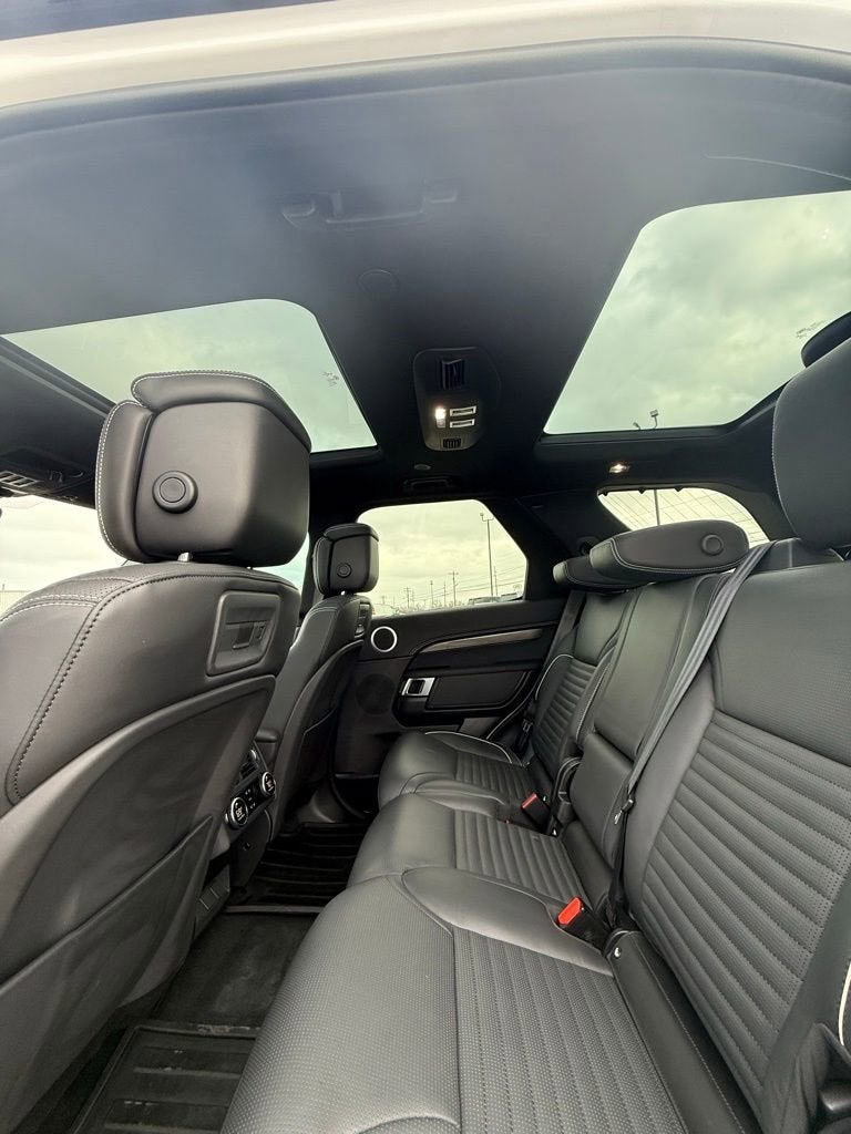 2023 Land Rover Discovery Metropolitan Edition