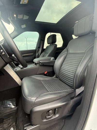 2023 Land Rover Discovery Metropolitan Edition