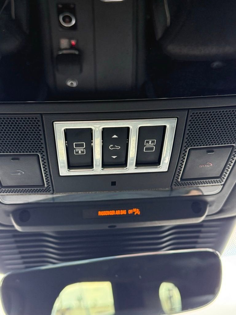 2023 Land Rover Discovery Metropolitan Edition