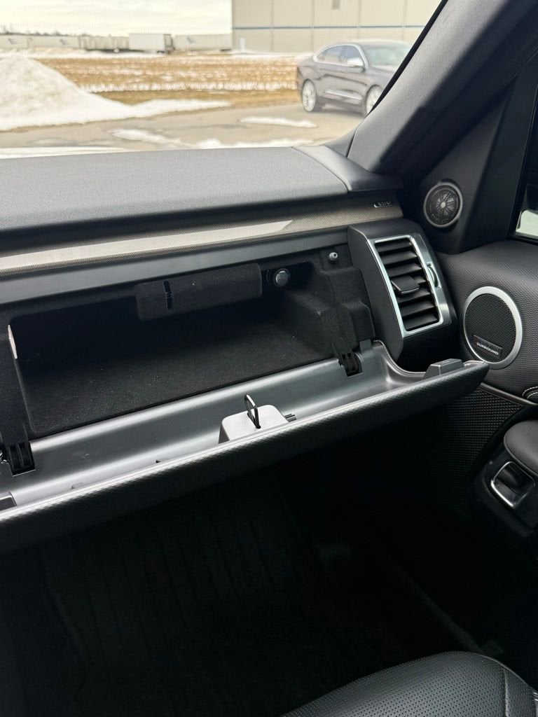 2023 Land Rover Discovery Metropolitan Edition