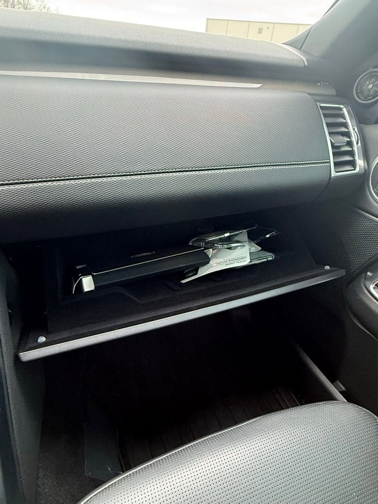 2023 Land Rover Discovery Metropolitan Edition